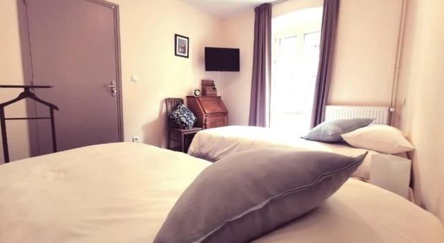 Auberge de Chanteuges, Book Hostel / Vandrerhjem Hoteller i Rhône-Alps med parkering, Parkering