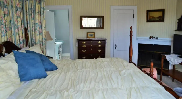 Люкс с балконом Heathwood Inn
