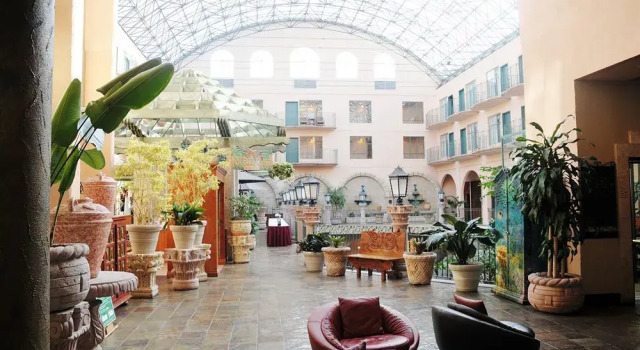 Pacific Inn Resort & Conference Center, 预订 度假村 萨里 不列颠哥伦比亚低陆平原