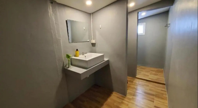 Кровать в общем номере Wooden hostel