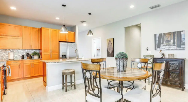 Tampa Home w/ Fire Pit, Yard, Cornhole + More!