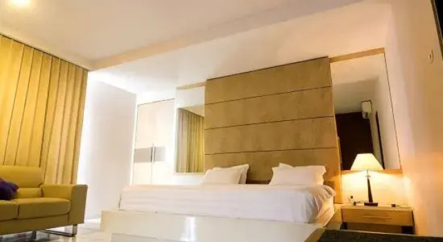 Royale quadruple suite Royal Hotel n' Lounge