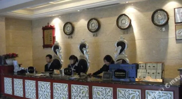 Li Shan Hotel, Rezerwuj Hotel Hotele w Deyang z parkingiem, Parking