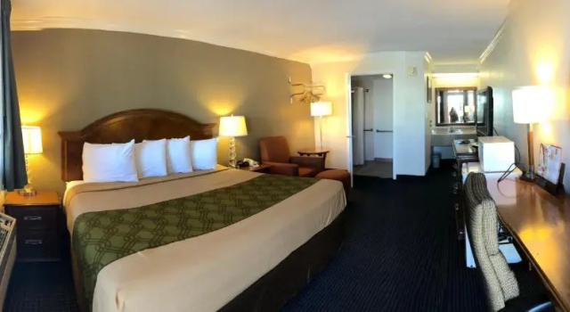 Двухместный номер University Inn & Suites