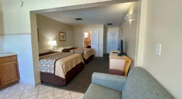 Четырёхместная студия oceanfront Palm Crest Resort Motel