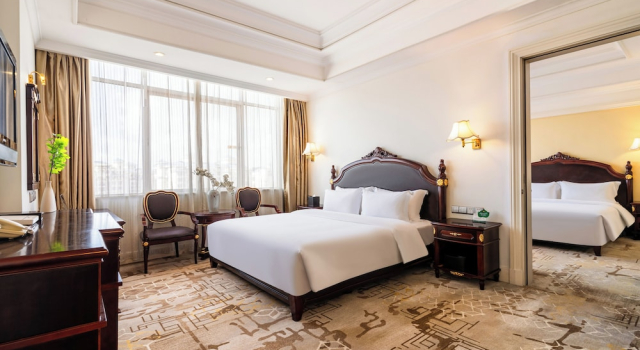 Четырёхместный семейный номер Standard Golden Plaza International Hotel