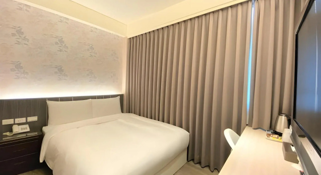 Chair Man Hotel