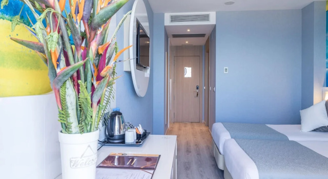 Двухместный номер Deluxe с балконом и с видом на город AZ Hotel Vague d’Or