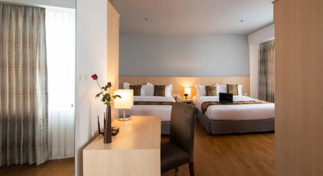 Четырёхместный семейный люкс Wyne Hotel