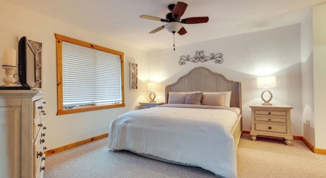 Апартаменты с 2 комнатами Lake Minocqua Condo w/ Shared Fire Pit!