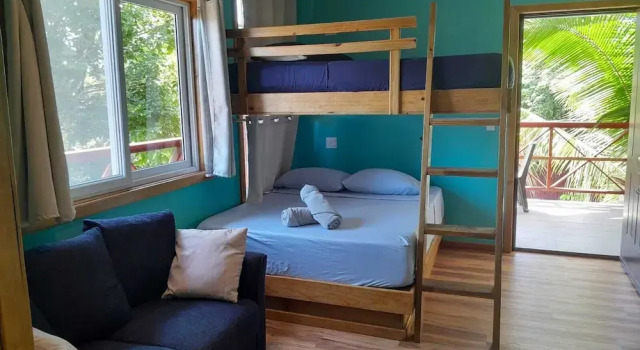 Standardowy dwuosobowy rodzinny pokój i balkonem Skully's House