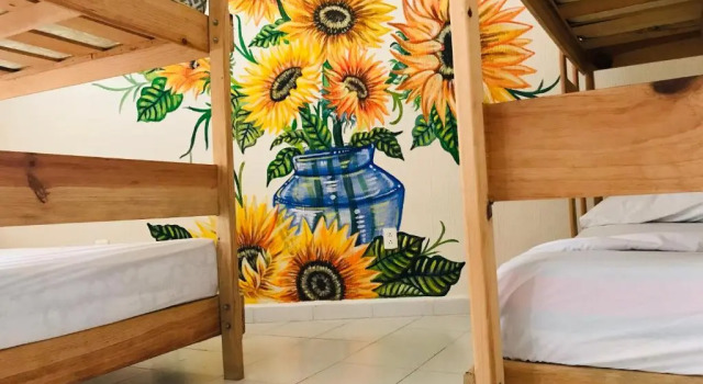 Кровать в общем номере Casa Bugambilias Cancun