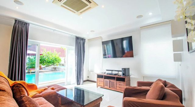 Вилла Luxury Seaside Villa 3 Pools, 2 mins walk to beach