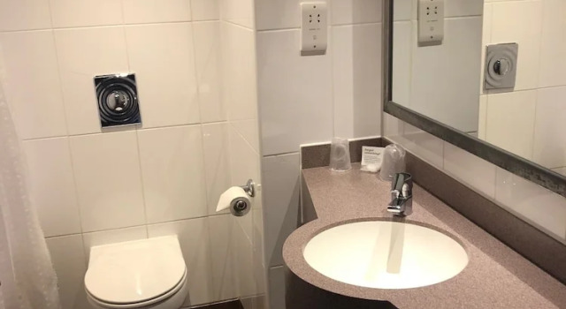 Номер Standard с видом на канал Holiday Inn Ellesmere Port/Cheshire Oaks by IHG