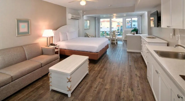 Номер Standard с видом на улицу Surf Club Oceanfront Hotel