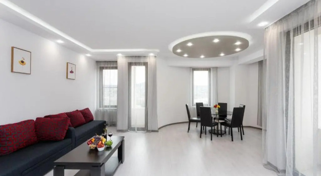 Serviced Apartment on Rustaveli Avenue 9, Забронировать Апартаменты/квартира Мтацминда Тбилиси, рядом с Тбилисский театр оперы и балета