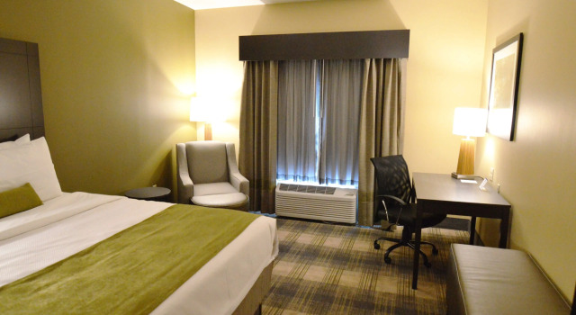 Четырёхместный номер Standard Best Western Plus New Orleans Airport Hotel