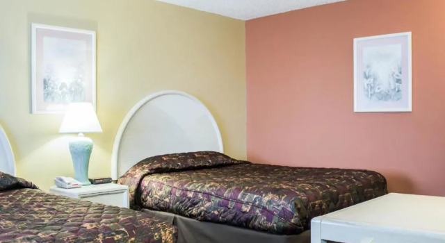 Четырёхместный номер Standard Rodeway Inn & Suites Haines City - Winter Haven