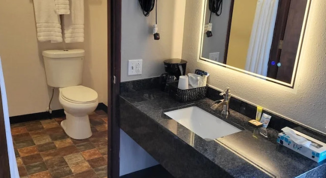 Двухместный номер Standard с балконом Lakeshore Lodge