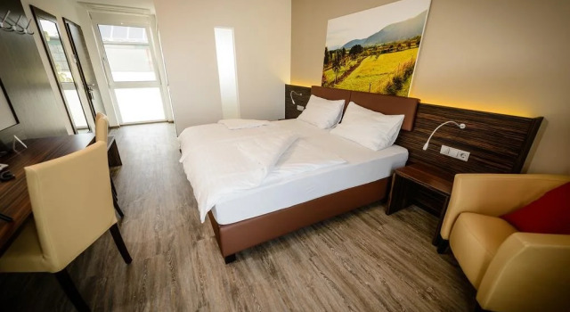 Dorfmeister Business Hotel B&B, Book Bed and Breakfast Hotels in Vienna Alps with Parking, Parking