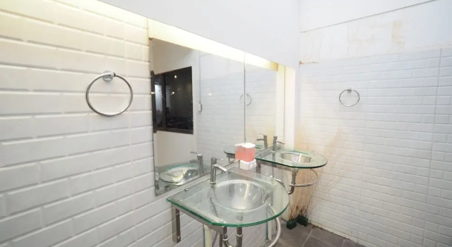 Кровать в общем номере с балконом Zent & Bao Hostel