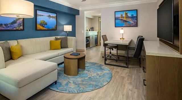 Люкс с видом на город Embassy Suites by Hilton Sacramento Riverfront Promenade