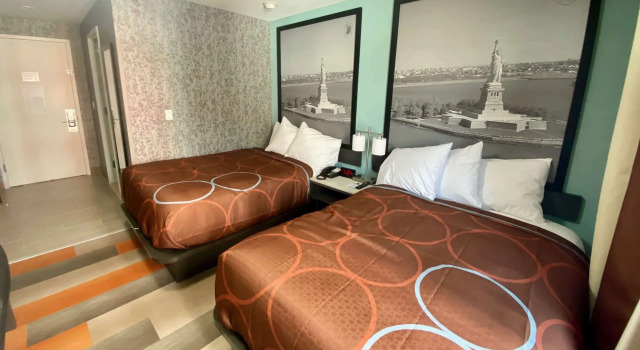 Super 8 by Wyndham Brooklyn Williamsburg, Book Hotel Hoteller i New York State med morgenmad, Morgenmad