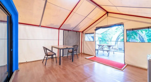 Тент c 1 комнатой с видом на реку Nami Island Healing Leisure Camping&glamping