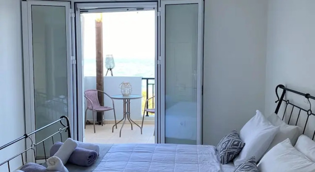 Апартаменты Amaltheia Beachfront Villas