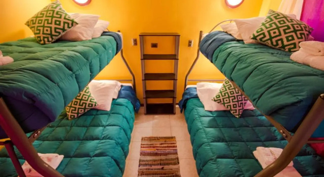 Кровать в общем номере (женский номер) Hostal Kirckir