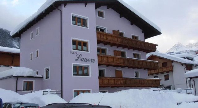 Апартаменты с 3 комнатами Haus Lawerz