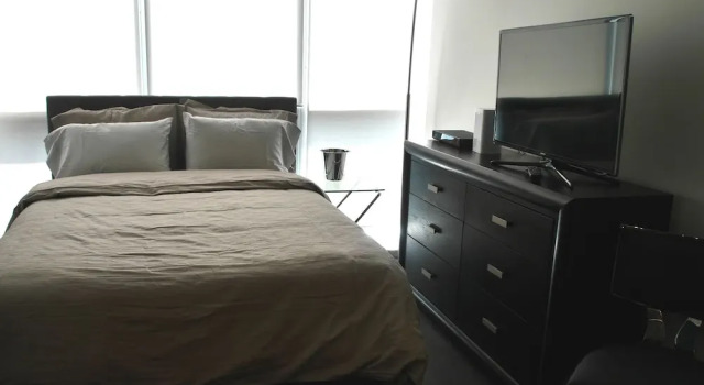 Stunning New Condo - Heart of King West, Varaa Hotelli Toronto 