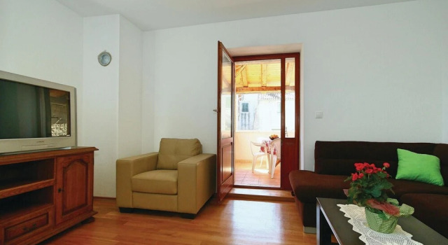 Beautiful Home in Ritosin Brig With Wifi and 2 Bedrooms, Buchen Sie Hotel Crklada Istrien