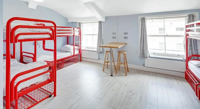 Кровать в общем номере (женский номер) Astor Kensington Hostel