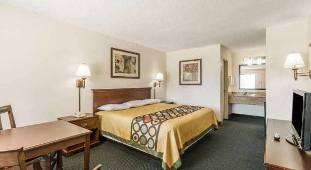 Двухместный номер Standard Super 8 by Wyndham Slidell