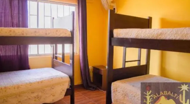 Кровать в общем номере (женский номер) Hostal Alabalti