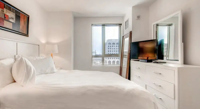 Global Luxury Suites in Rosslyn, Забронировать Отель Арлингтон Washington DC Metropolitan area, рядом с Women in Military Service for America Memorial