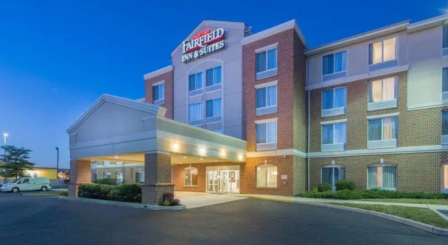 Четырёхместный люкс Executive Fairfield Inn & Suites by Marriott Dover