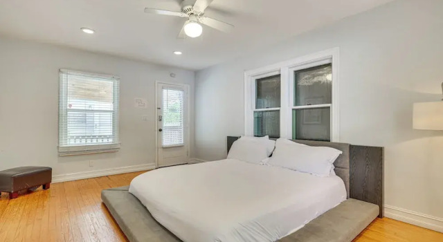 < 1 Mi to Las Olas Boulevard: Cozy Retreat w/ Yard, Забронировать Дом для отпуска Виллы Форт-Лодердейл, рядом с Центр исполнительских видов искусства Броуарда, Вилла