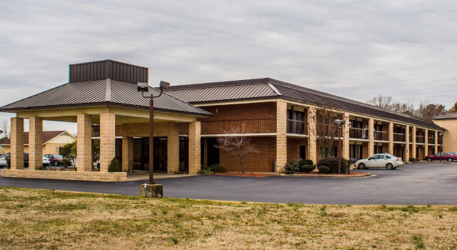 Кровать в общем номере Quality Inn Kinston Hwy 70