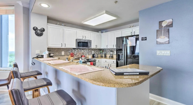 Апартаменты Family Resort Condo w/ 2 Pools: 1 Mi to Disney!