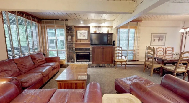 Comfortable And Convenient Ski In, Ski Out 4 Bedroom Condo In Snowmass Village, Забронировать Отель Сноумасс-Виллидж Горнолыжный курорт Аспен-Сноумас, рядом с Krabloonik Dogsled Rides