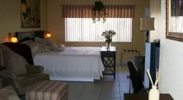 The Big Coconut Guesthouse - Gay Mens Resort, Забронировать Отель Форт-Лодердейл Broward County