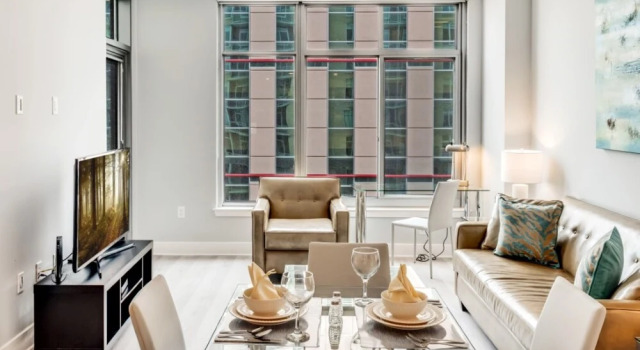 Апартаменты Luxury Bluebird Suites Near Chevy Chase
