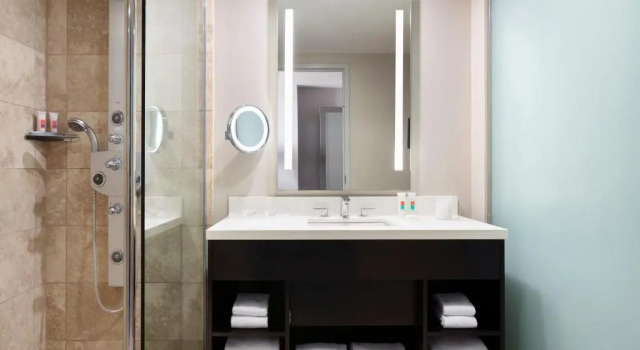 Четырёхместный номер Superior The Lofton Hotel Minneapolis, Tapestry Collection by Hilton