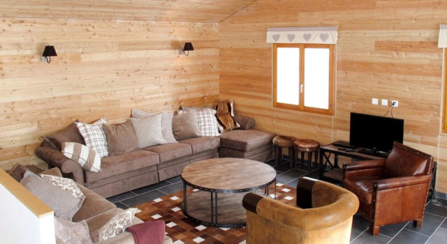 Hiboux Vex in Vex With 5 Bedrooms and 3 Bathrooms
