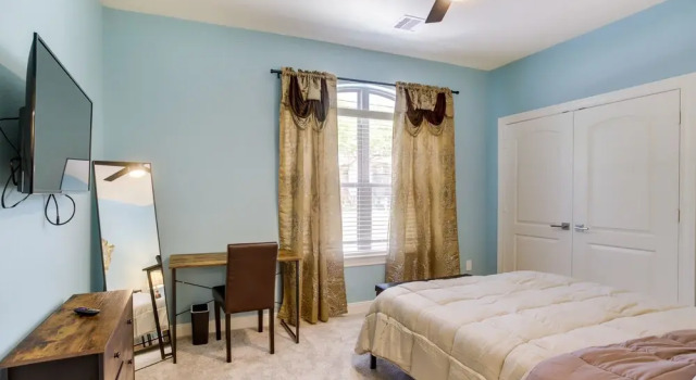 Коттедж с 4 комнатами Chic Texas Abode w/ Patio & Fenced-In Yard