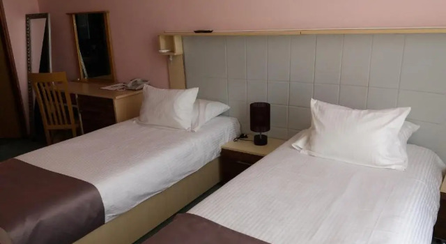 Двухместный номер Standard с видом на горы Hotel & Restaurant Great Wall - Airport