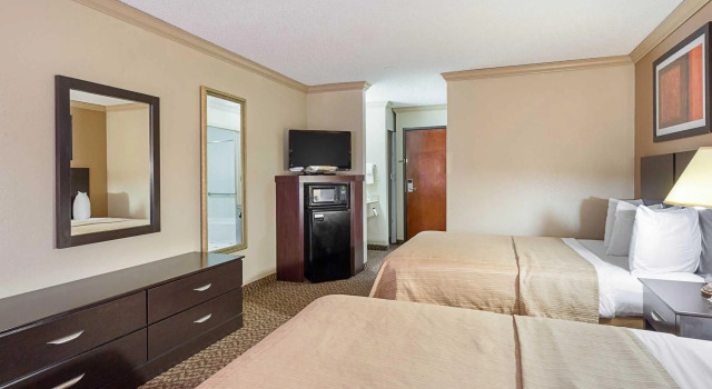 Четырёхместный номер Standard Quality Inn & Suites Beaumont