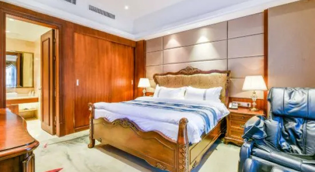 Люкс Premier Duyun Maojianli Hotel (Qinhan Film City)